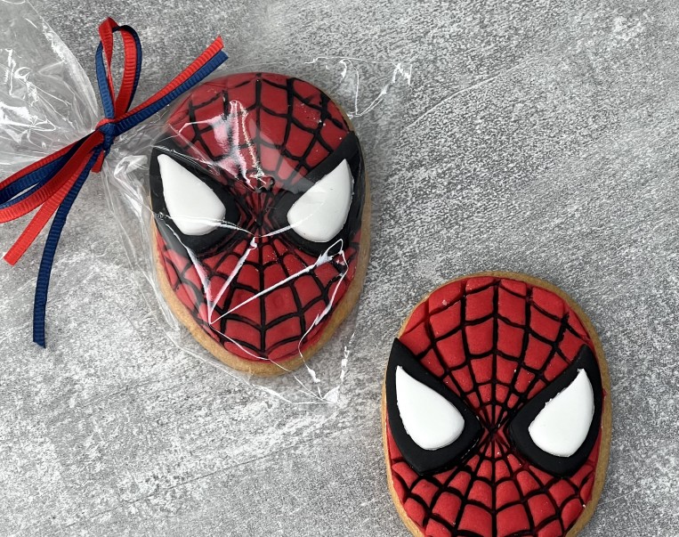 Μπισκότα με ζαχαρόπαστα Spiderman