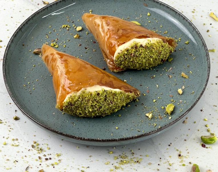 Σιροπιαστά γλυκά, Τρίγωνα Πανοράματος με φιστίκι Αιγίνης