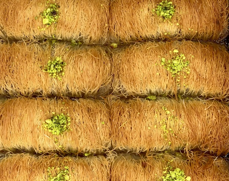 Σιροπιαστά γλυκά, κανταΐφι με φυστίκι Αιγίνης, αμύγδαλο, καρύδι, ατομικό γλυκό 200γρ.