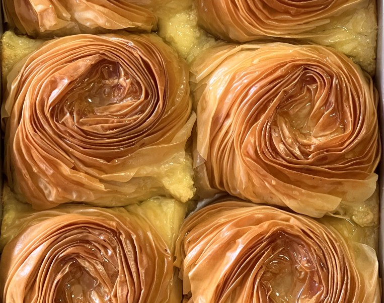 Σιροπιαστά γλυκά, γαλακτομπούρεκο κομμάτι, ατομικό γλυκό 200γρ.